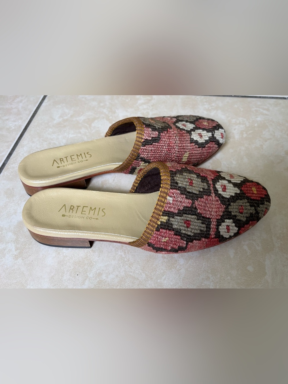 Artemis Design Co. Handmade Kilim Floral Woven Flats Sz 40